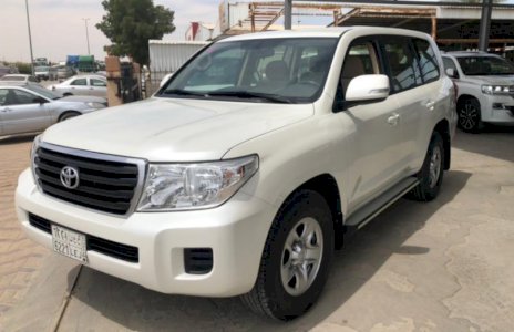 لاندكروزر 2015 GXR ابيض لؤلؤي