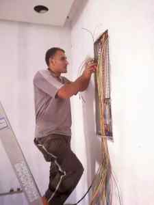 كهربائي بجدة اصلاح اعطال المنازل 0567972261